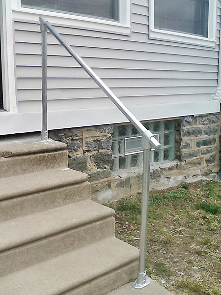 15 Customer Railing Examples for Concrete Steps